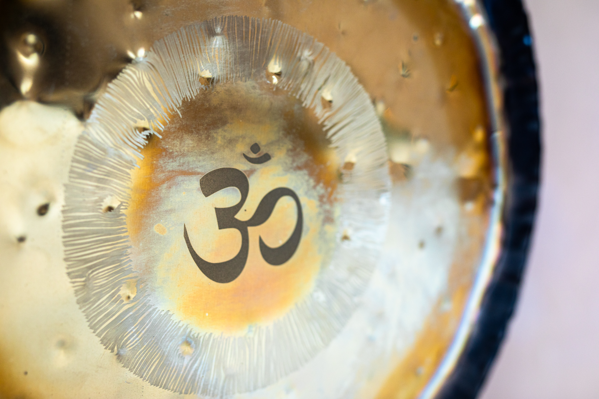 Om gong close up